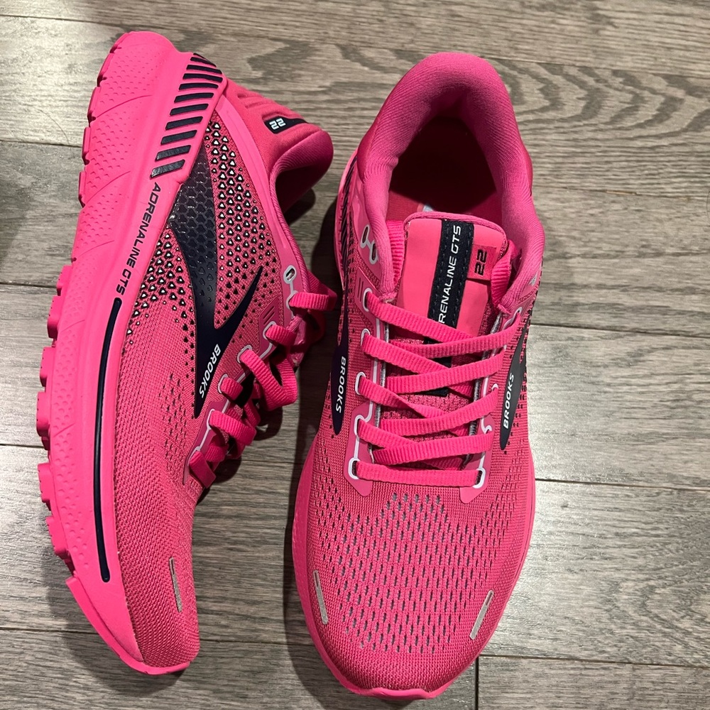 BROOKS ADRENALINE
GTS 22 RUNNING SHOES - Picture 8 of 10